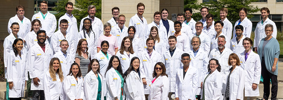 group photo of reidents and program directors